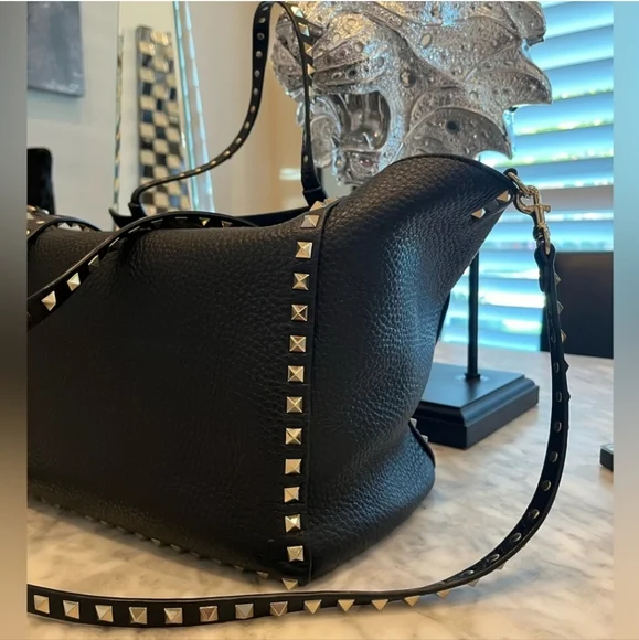 Valentino Garavani Rockstud Tote - Picture 11 of 14